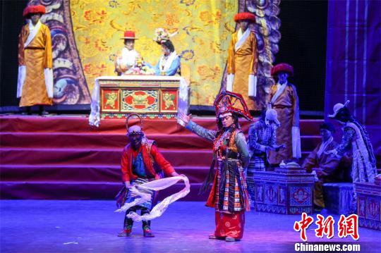 王后哈江堆姆欲阻止國(guó)王與卓娃桑姆的婚姻 張暢 攝 王后哈江堆姆欲阻止國(guó)王與卓娃桑姆的婚姻 張暢 攝