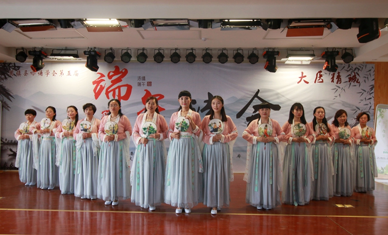 誦讀經(jīng)典 傳承弘揚(yáng)傳統(tǒng)文化--固鎮(zhèn)縣舉辦端午節(jié)詩會