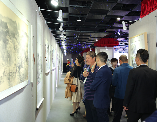 畫家劉新作品亮相“紀(jì)念改革開放四十周年全國名家藝術(shù)作品公益展”