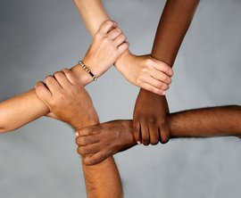 多元社會(huì),，拒絕身份歧視