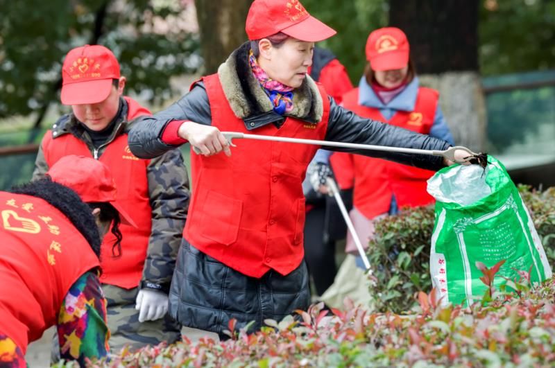 小強公益給春假后的姚城“洗了把臉”