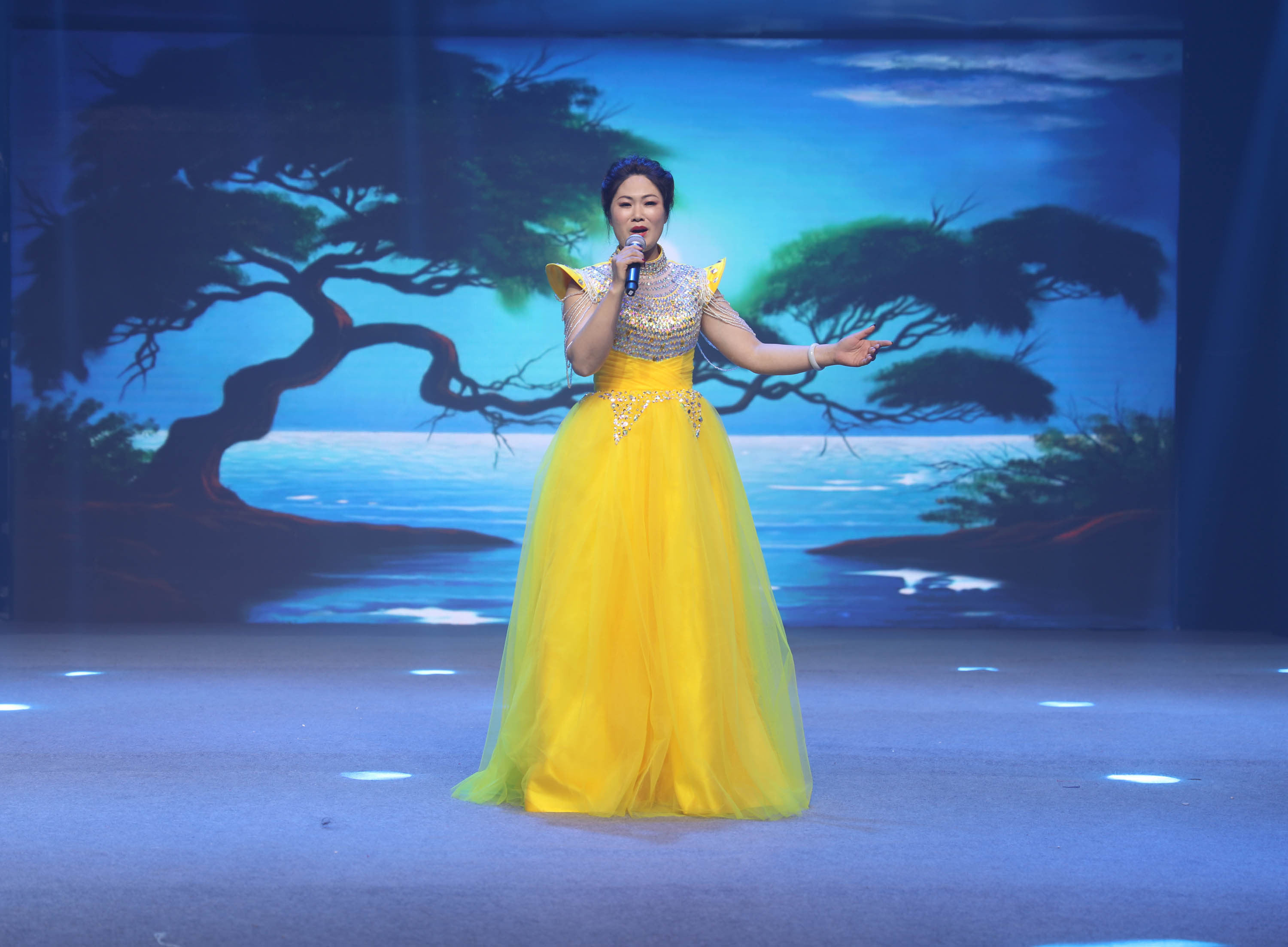 “明星大舞臺(tái),，歌唱新時(shí)代,，踐行中國(guó)夢(mèng)”群星匯演亮相中央電視臺(tái)星光影視園