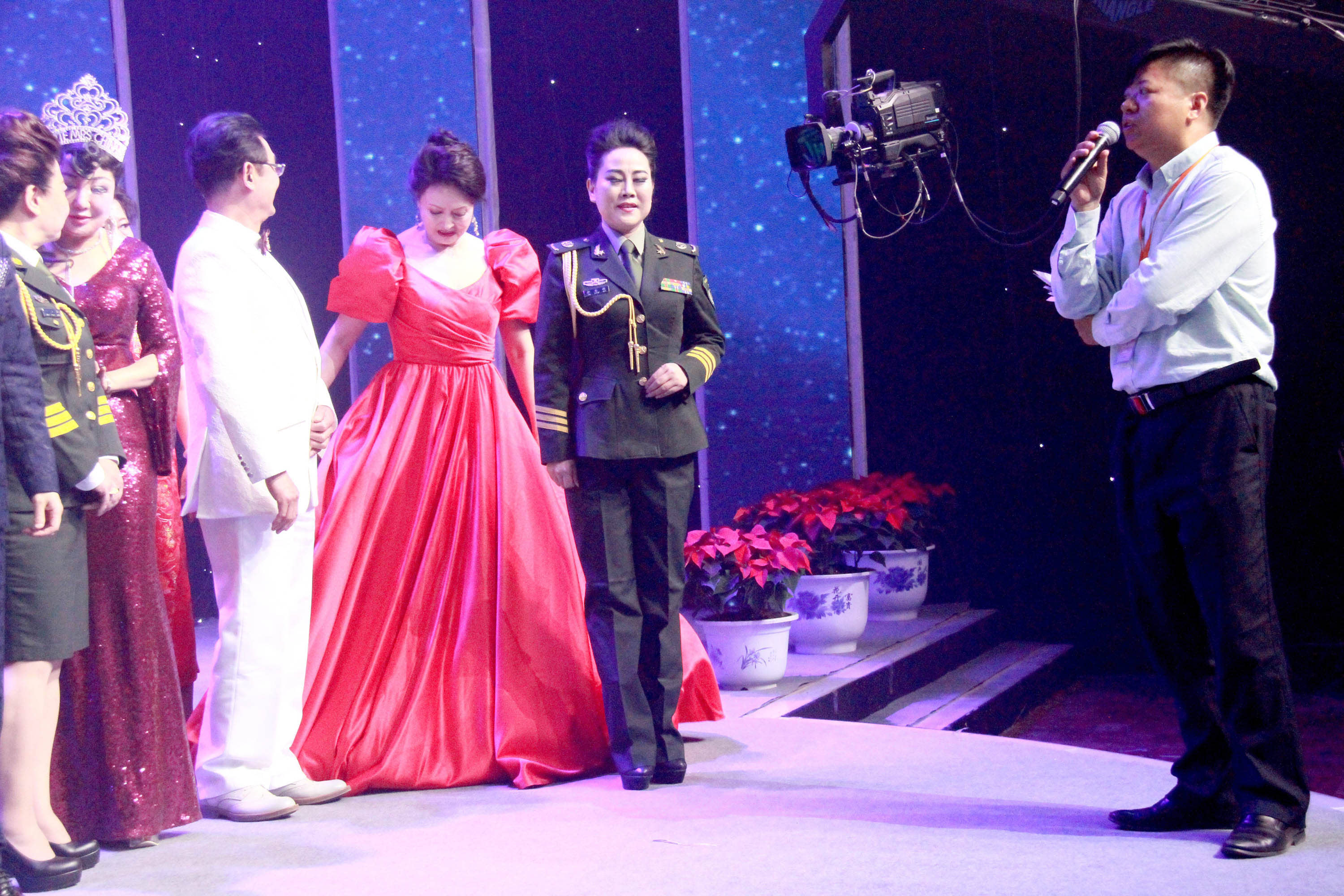 “明星大舞臺(tái),，歌唱新時(shí)代，踐行中國(guó)夢(mèng)”群星匯演亮相中央電視臺(tái)星光影視園