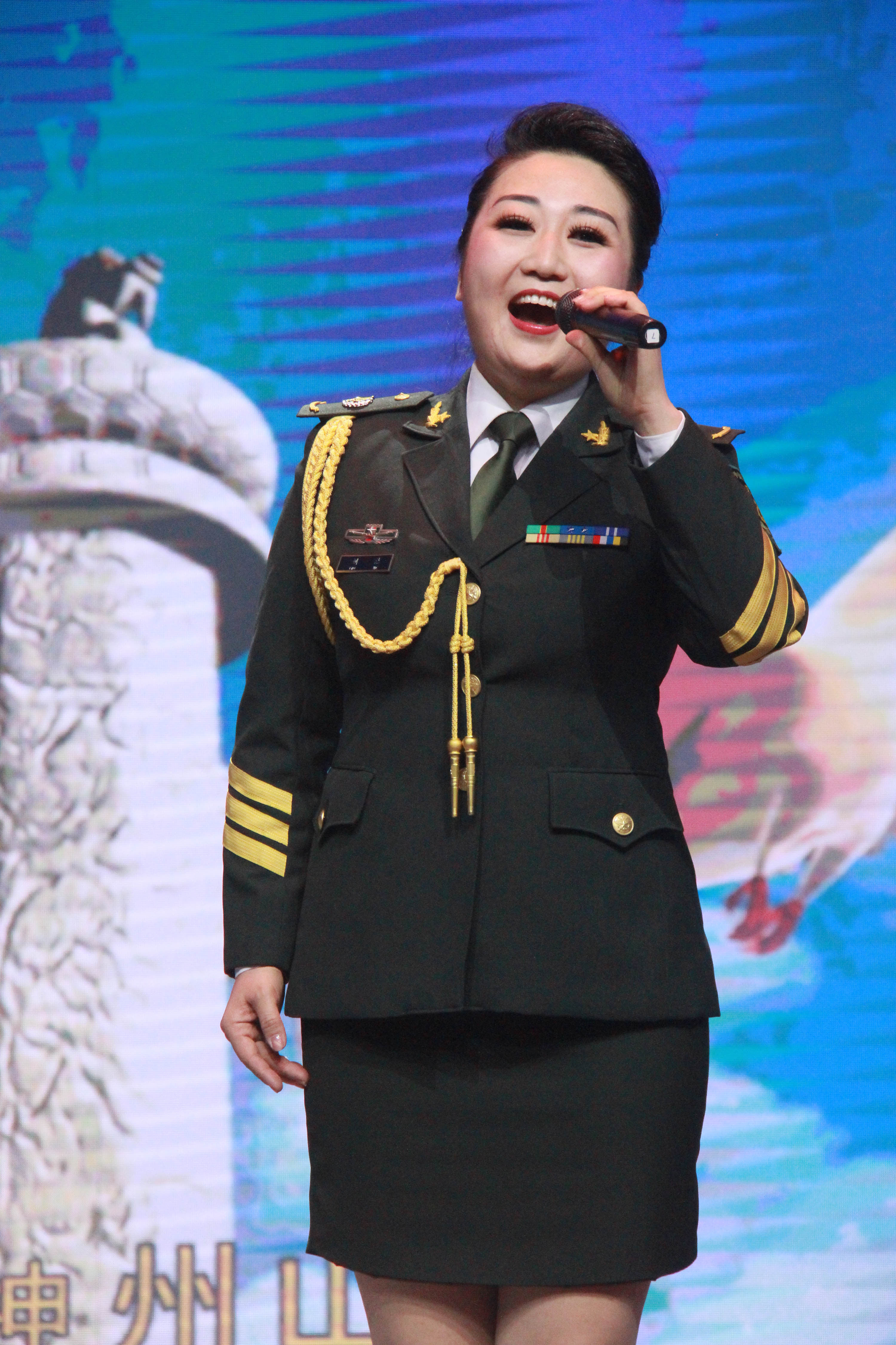 “明星大舞臺(tái),，歌唱新時(shí)代，踐行中國(guó)夢(mèng)”群星匯演亮相中央電視臺(tái)星光影視園