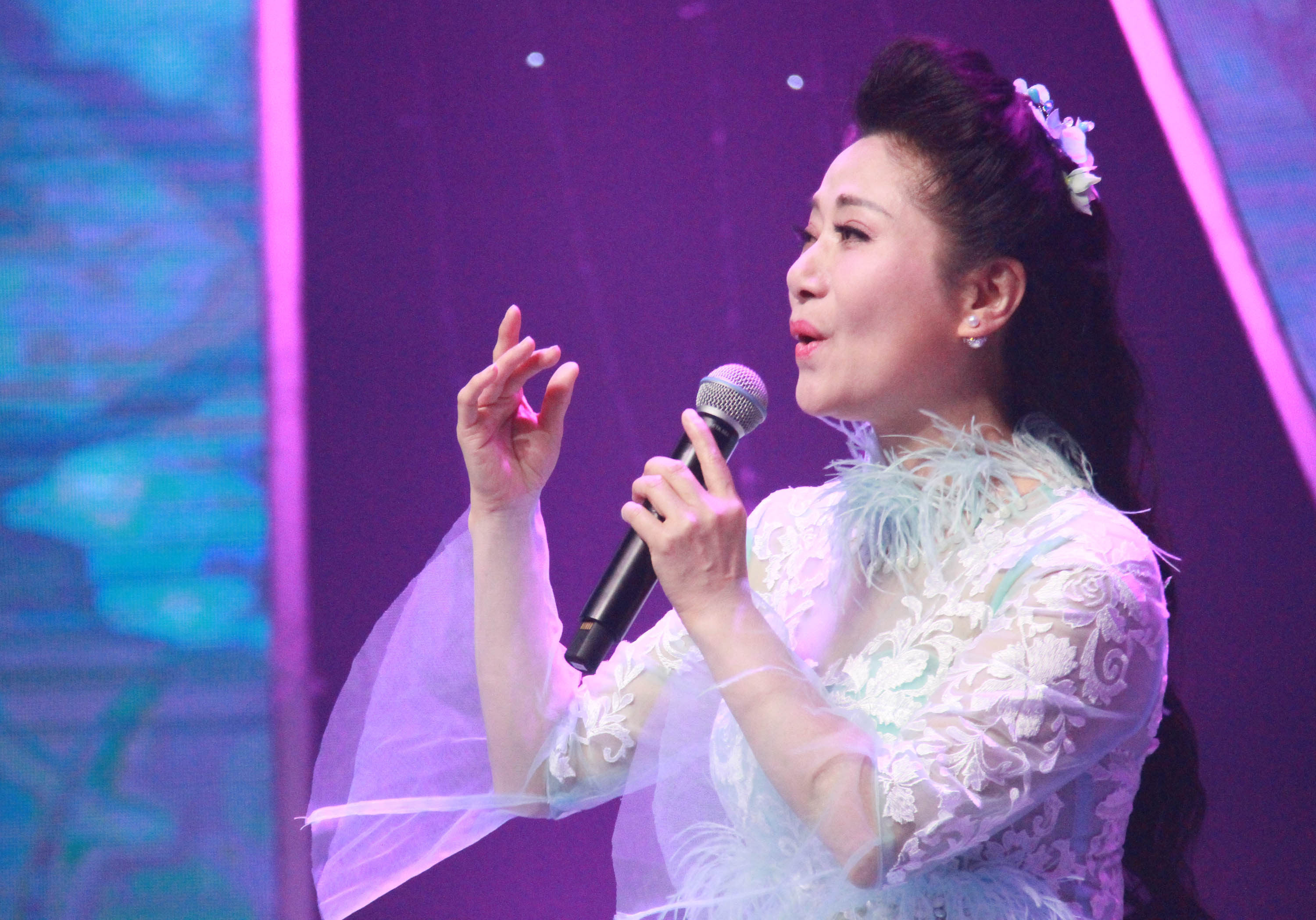 “明星大舞臺(tái)，歌唱新時(shí)代,，踐行中國(guó)夢(mèng)”群星匯演亮相中央電視臺(tái)星光影視園