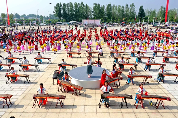傳承屈原文化,，弘揚(yáng)家國情懷--中國屈原文化傳承基地授牌儀式在河南魯山舉行