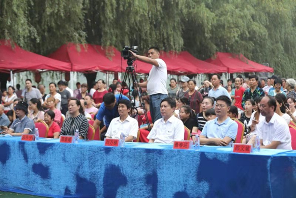 守初心文化扶貧,，擔(dān)使命共奔小康 