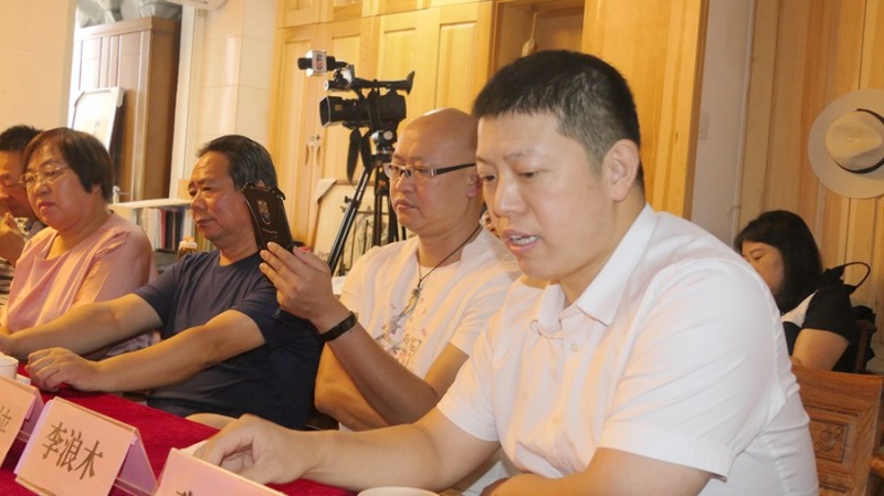 蔡文靜長篇小說《戲說銀行故事》,、劇本《陽光正燦爛》座談會在京舉辦
