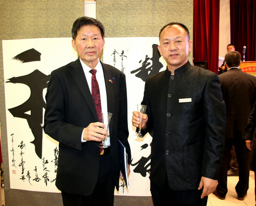 書法家劉俊應邀赴巴黎參加“中法建交55周年”書畫展