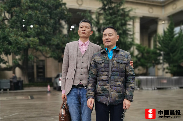 中國(guó)晨報(bào)管理層應(yīng)邀出席“丹青傳情”藝術(shù)家作品聯(lián)展上海開(kāi)幕式