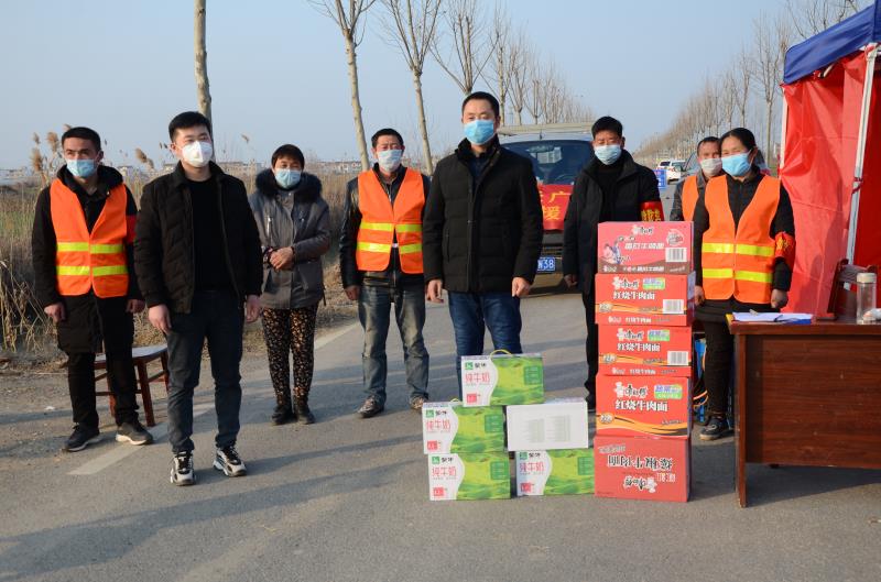同心同德、阻擊疫情—潁上縣天外天廣告裝飾公司為疫情防控一線捐贈(zèng)愛心物資