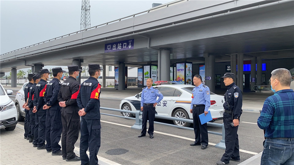 五一我在崗丨致敬,！向每一位在勞動(dòng)節(jié)堅(jiān)守崗位的人民警察
