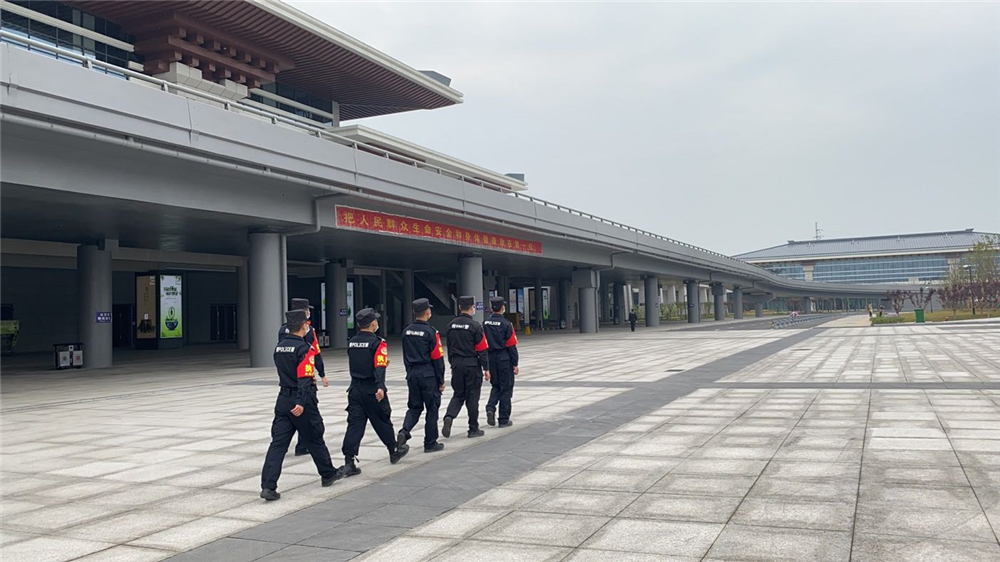 五一我在崗丨致敬,！向每一位在勞動(dòng)節(jié)堅(jiān)守崗位的人民警察