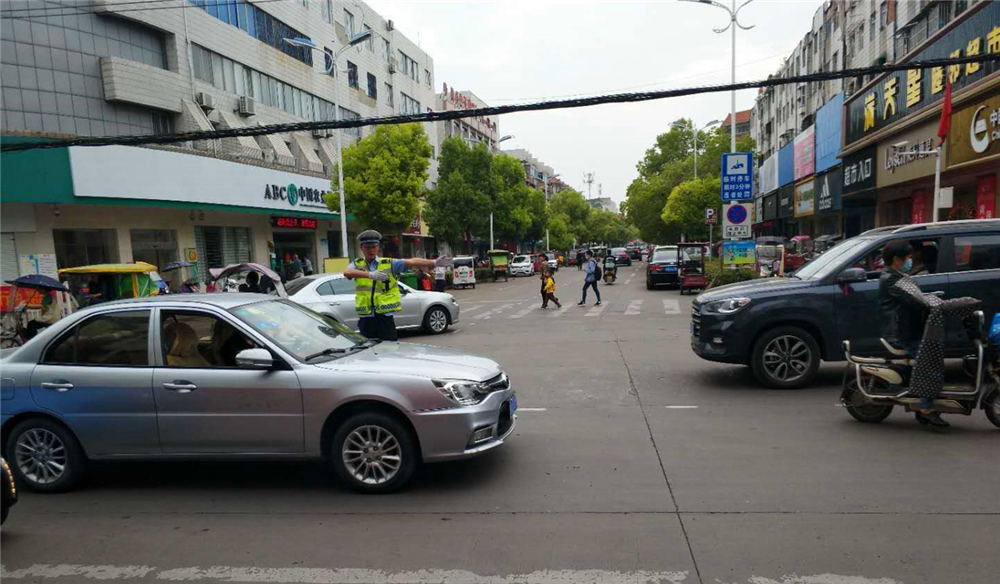 五一我在崗丨致敬,！向每一位在勞動(dòng)節(jié)堅(jiān)守崗位的人民警察