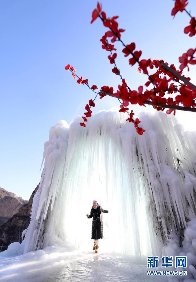 河北平山:冰瀑美景現太行