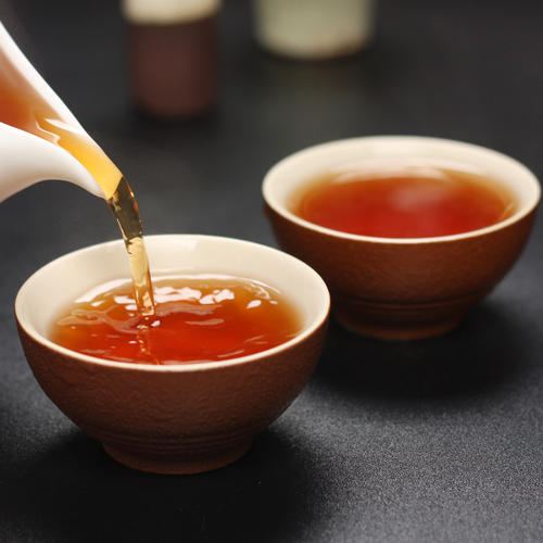 “瘋狂的茶市”,，誰(shuí)在背后炒作？