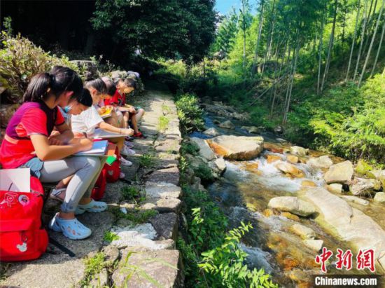 孩子暑期去哪兒,？“行萬(wàn)里路”正在改變家長(zhǎng)育子觀