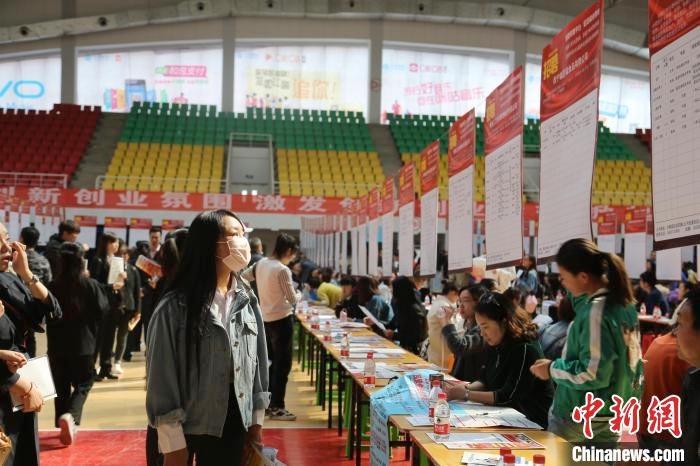 卷煙工、賣房人……這屆大學(xué)生的就業(yè)你看懂了么,？