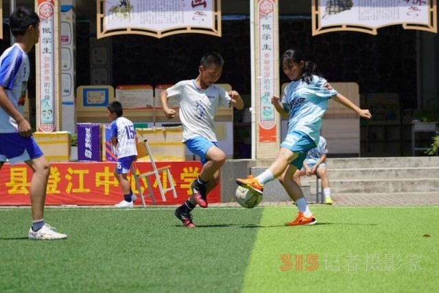 “超球少年鄉(xiāng)村校園足球支持計劃”走進(jìn)江西尋烏