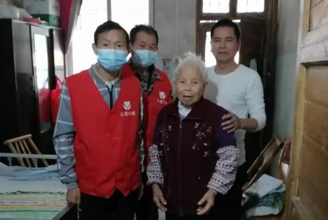 國(guó)慶長(zhǎng)假好人范圣高帶領(lǐng)南昌讓愛(ài)回家志愿者在行動(dòng)