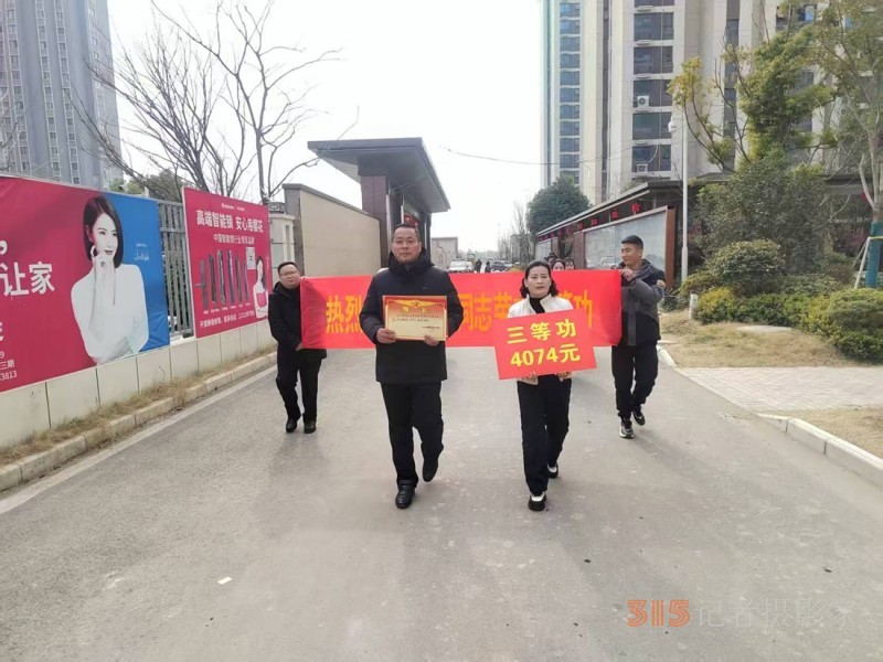 邳州市官湖鎮(zhèn)開展走訪慰問父子兩代軍人家庭,、立功軍人家屬活動