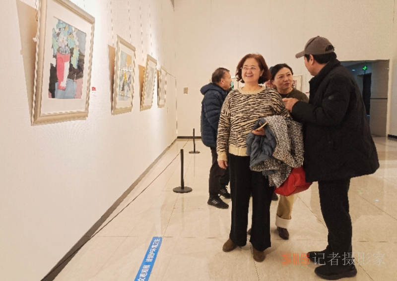 “如果時代被看見”三人畫展在濟南啟幕，共繪時代藝術長卷