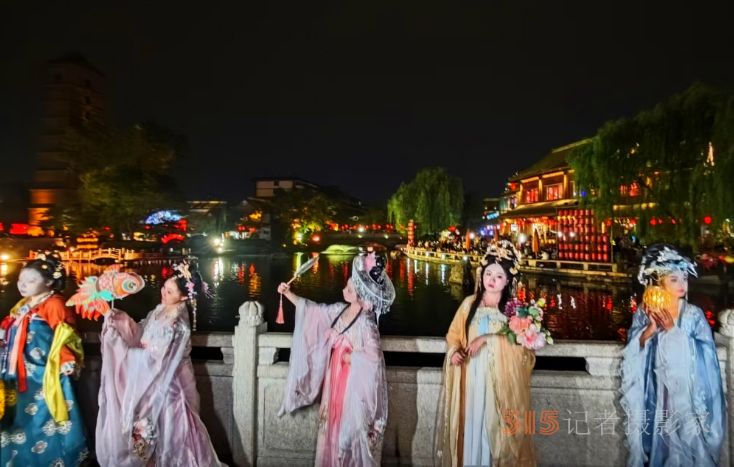 洛邑古城夜未央,，漢服華彩映華光