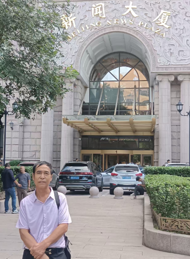 光影鑄魂,，筆耕不輟 —— 王飛